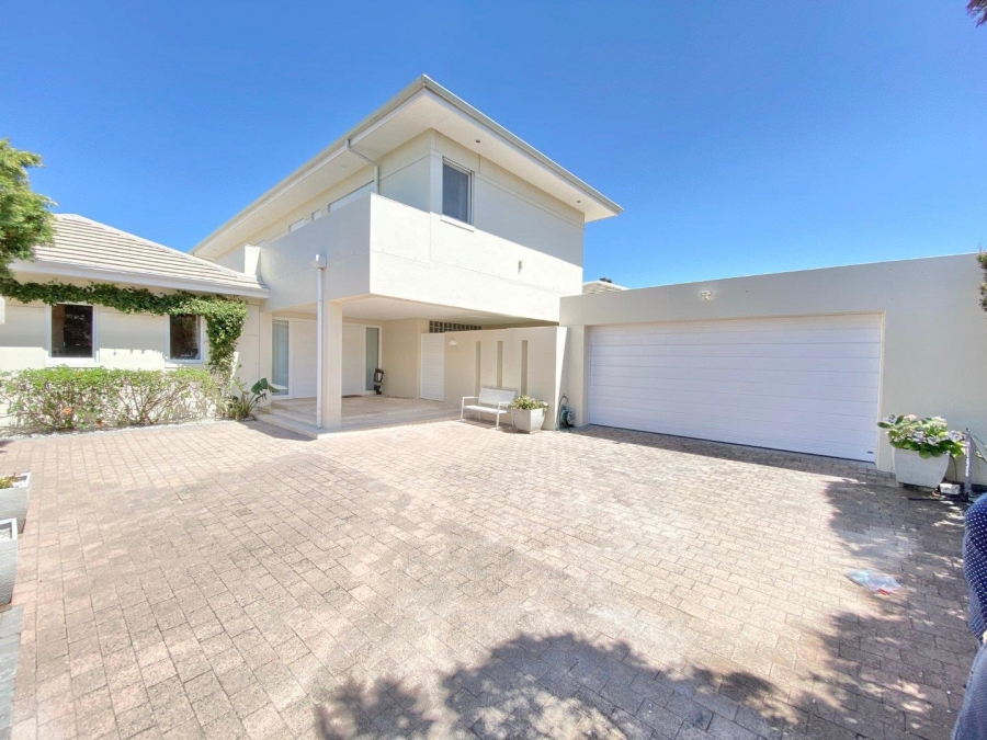 To Let 4 Bedroom Property for Rent in Sunset Links Western Cape